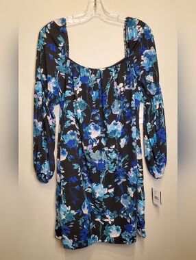 288. NWT - Gabby Skye Floral Scoop Neck Dress